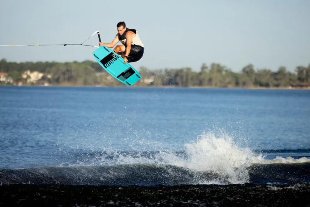 Ronix 2025 District Wakeboard | District Bindings